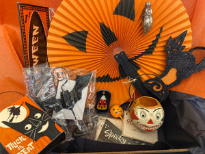 1 Boo Box with Vintage Style Halloween Goodies incl. Johanna Parker Bethany Lowe